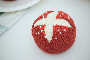 Häkelanleitung "Laugenbrötchen - ganz und halbiert" / super für Wollreste - Bild 3