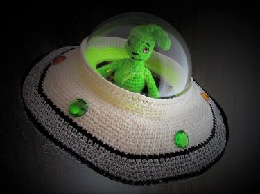 Häkelanleitung UFO mit Alien