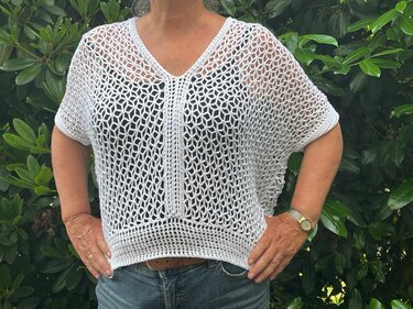 Netzshirt im Blumenmuster - Häkelanleitung