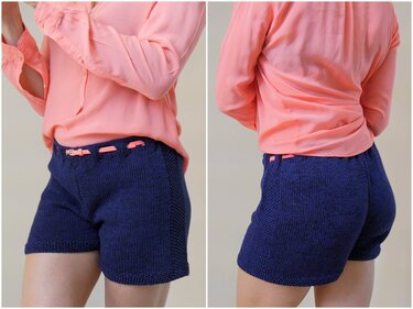 Dunkelblaue gestrickte Damen-Shorts mit pinkem Taillenband, Vorder- und Rückansicht