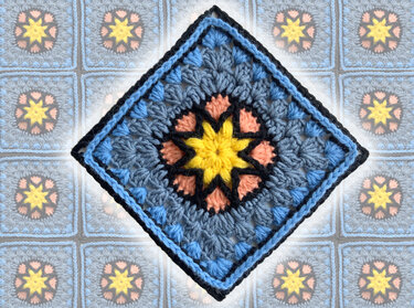 Handgehäkeltes Granny-Square in Gelb, Pfirsich, Blau und Schwarz mit sternförmigem Zentrum.