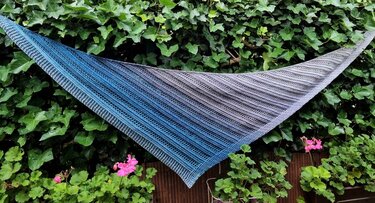 Häkelanleitung Dreieckstuch Grid and Stripes