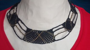 Kette mit Halbschlag und Flechtern - Basteln