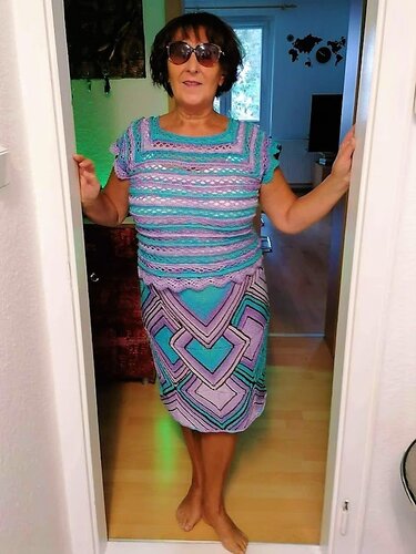 Strickrock "Karla", kuschelwarm und ein echter Hingucker - Bild 15