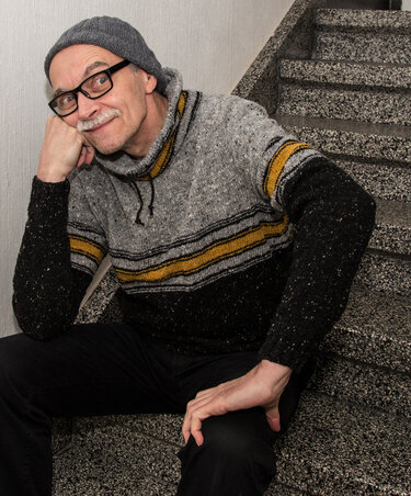 Herrenpullover mit coolem Streifen-Look