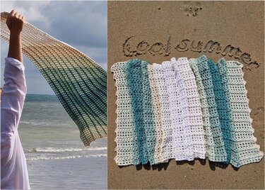 Gehäkeltes Tuch mit Farbverlauf (Beige–Mint–Türkis), links in der Luft am Meer gehalten, rechts auf Sand ausgebreitet; ‚cool summer‘ in den Sand geschrieben.