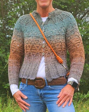 Karussell  - eine Häkel-Anleitung für eine Rundhals-Häkeljacke - Bild 2