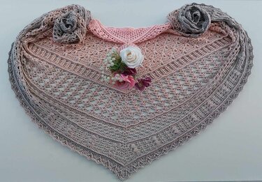 Triangular flat scarf "Sangrey BE" - crochet tutorial