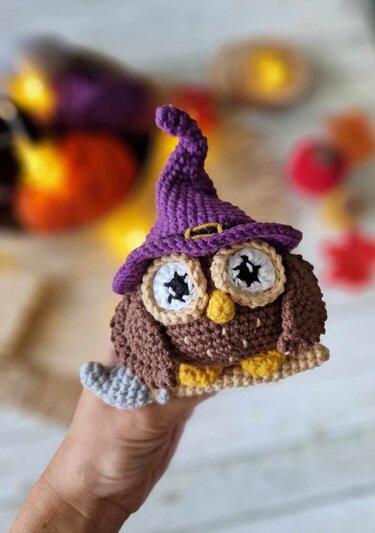 Crochet Halloween owl amigurumi pattern