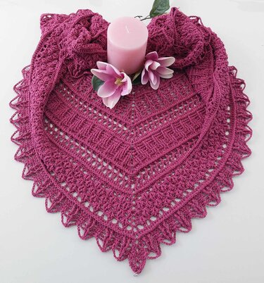 Flat triangular scarf „Arainn BE” – Crochet pattern