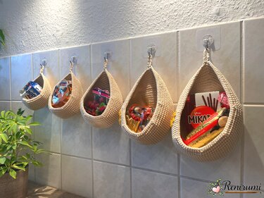Crochet pattern hanging baskets in 5 different sizes