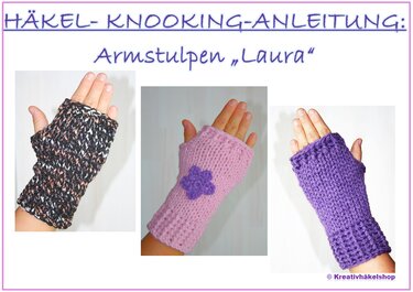 Drei geknookte, fingerlose Armstulpen in dunklem Melange, hellrosa mit lila Häkelblüte und einfarbiges Lila an Händen vor hellem Hintergrund
