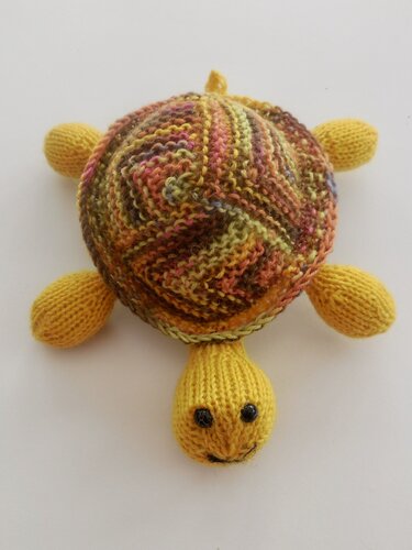 Strickanleitung - Schildkröte # 2 im Patchworkdesign - Sockenwollreste