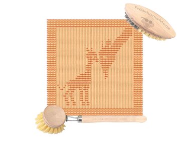 quadratisches gestricktes Deckchen beige und orange mit stilisiertem Giraffenmuster