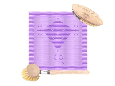 Hellviolettes gestricktes Spültuch mit dunkellila Rautenmuster, passend für Küche und Deko.