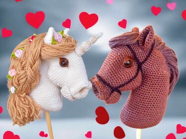 Crochet pattern hobbyhorse and bag pendant
