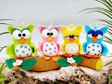 4 little owls on tree trunk  - Crochet Pattern by Diana´s kleiner Häkelshop