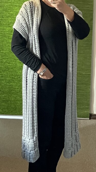 Wadenlanger Kurzarm-Mantel „Mrs. Django“ - Häkelanleitung