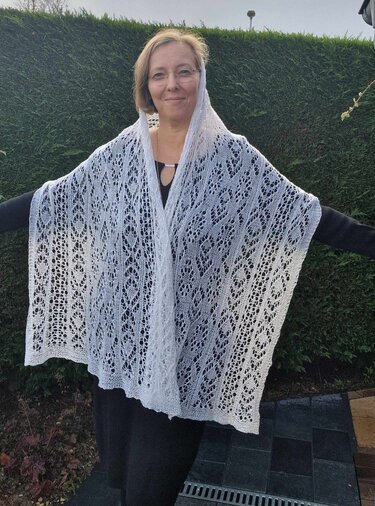 Wunderschöne Brautstola mit Lacemuster, Stola, Tuch "luftig leicht" - Stricken