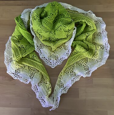 Flat triangular scarf „Sternschnuppe BE” - crochet pattern