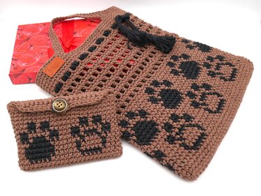 Häkeltasche & Etui mit Pfotenmotiv - Häkeln