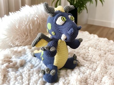 Joko the dragon *sitting* - Crochet
