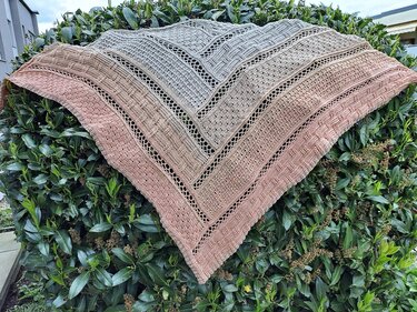 Häkelanleitung Dreieckstuch "Akaste" - ein außergewöhnliches Design