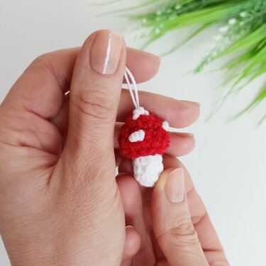 Mushroom keychain crochet pattern