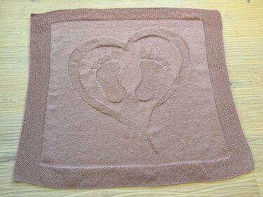 Baby Blanket "You Walked Right into My Heart" - A Knitting Pattern