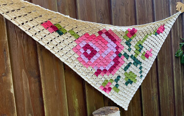 Gehäkeltes Dreieckstuch DIE ROSE - Häkeln