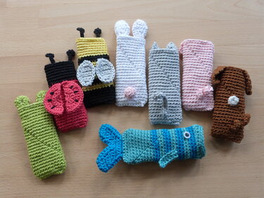 Häkelanleitung für Wassereis-Taschen, 8 Modelle: Hund, Katze, Biene, Frosch, Fisch, Schwein, Kaninchen und Marienkäfer