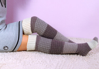 Häkelanleitung Gestreifte Kniestrümpfe