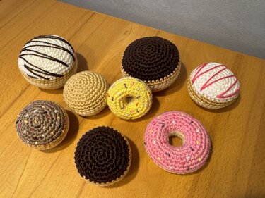 Berliner / Faschings & Fastnachtskrapfen / Berliner Pfannkuchen in 2 Größen - Häkeln