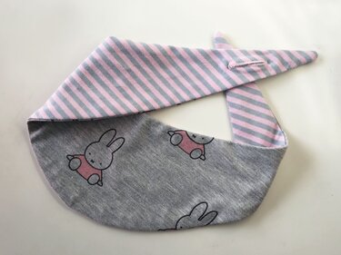 Nähanleitung: Kuscheliges Babyhalstuch zum Wenden