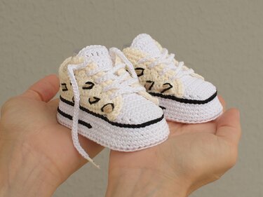 Häkelanleitung Turnschuhe mit Leopardenmuster für Babyschuhe 4 Größen