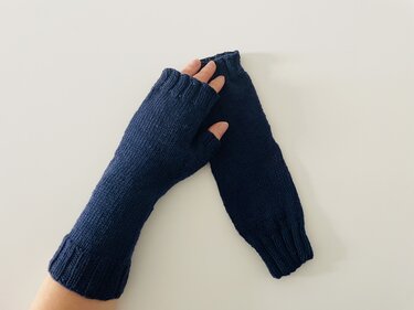 Strickanleitung für Damen-Armstulpen - DIY Pulswärmer