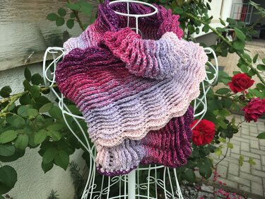 Schal "Relief-Blätter" mit 1 BOBBEL-COTTON häkeln mit Veronika Hug - Bild 4