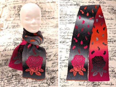 Reversible knitted scarf with rose motifs, speckled dots and charcoal-to-magenta gradient