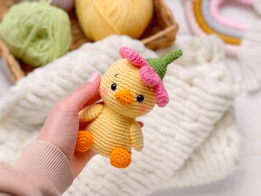 Floret the duckling - amigurumi crochet pattern PDF