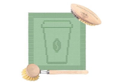 Quadratisches mintgrünes gestricktes Spültuch mit mittigem To-go-Becher-Motiv und gerippter Bordüre