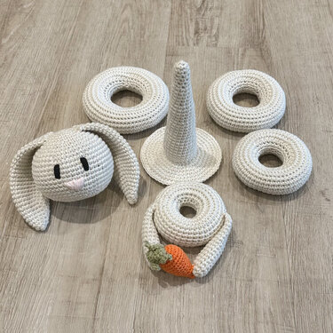 Stapelturm Helly der Hase - Häkelanleitung / Deutsch & Englisch