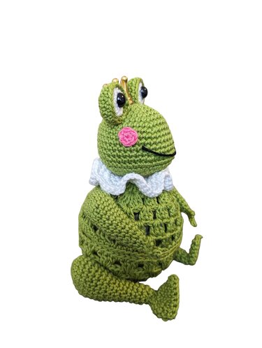 Gehäkelter grüner Frosch mit weißer Rüsche und rosa Bäckchen, Seitenansicht
