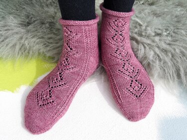 Toe-Up-Socks "Primrose", Size US 4 – 11 / UK 2 – 9 - Knitting