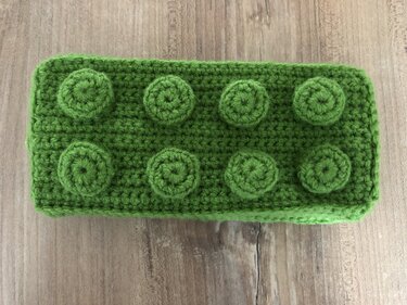 Crochet instructions for a creative building block pencil case
