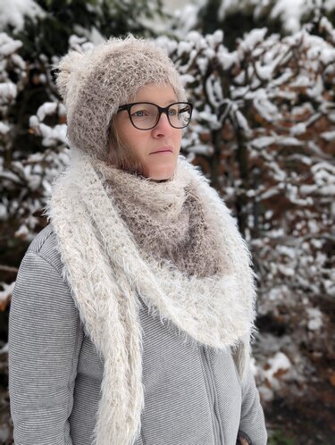 Winterliches asymmetrisches Dreieckstuch - Winter Latte Macchiato - Häkeln