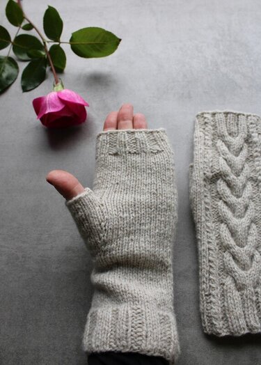 Stulpen "Naila" stricken 3 Größen schönes Zopfmuster Strickanleitung PDF