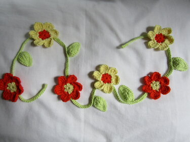 Anleitung Dekorative Blumengirlande - Sehr einfach und schnell zu häkeln