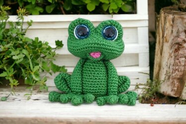 Crochet pattern Taki the croaking frog