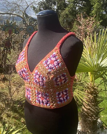 Tolles Sommeroberteil aus Grannys - Häkeln