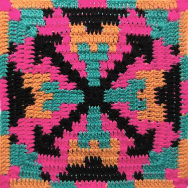 Quadratisches gehäkeltes Mosaikmuster in Schwarz, Pink, Türkis und Orange